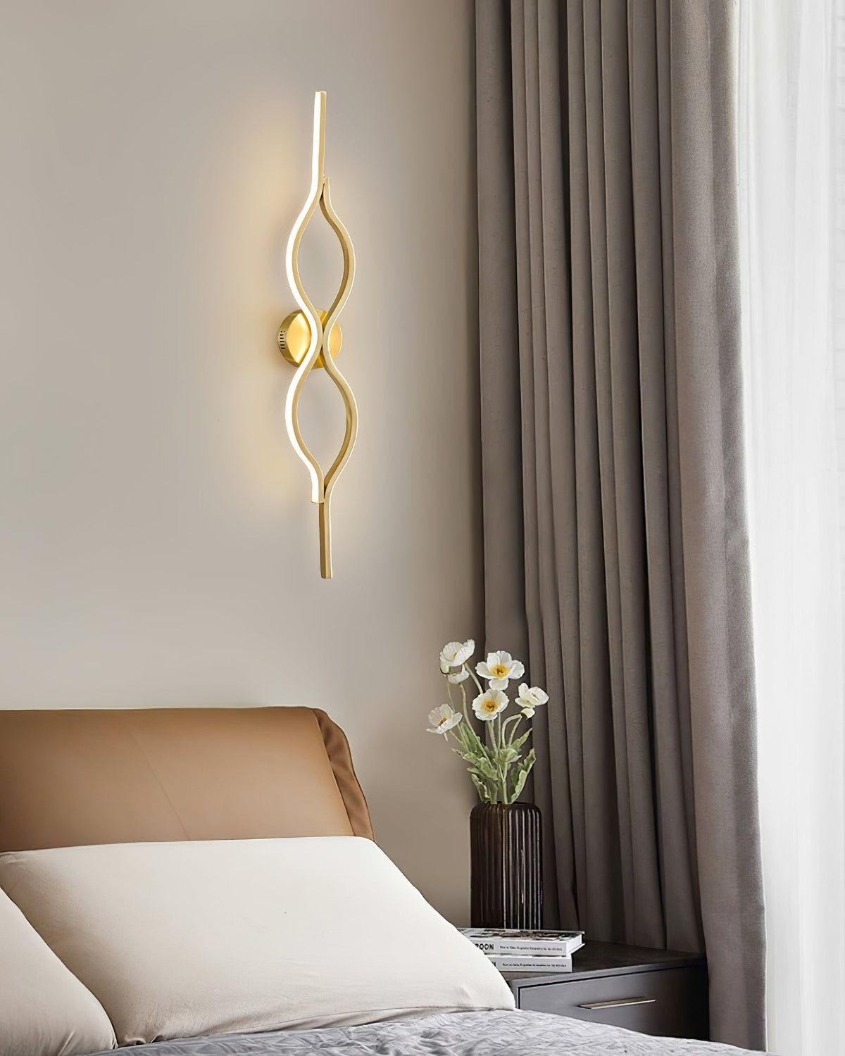 Myvenen aplique de pared de estilo clásico Twist en latón