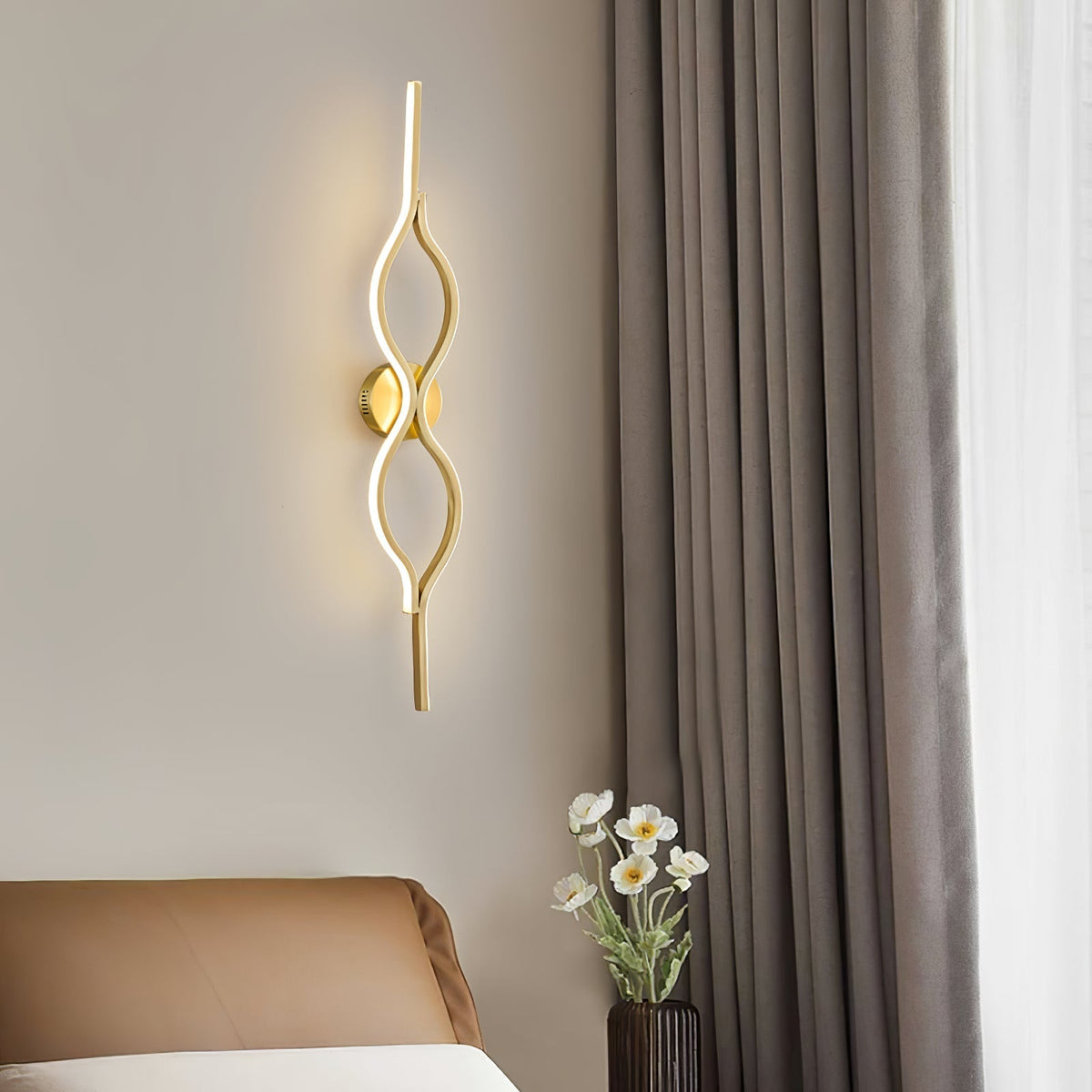 Myvenen aplique de pared de estilo clásico Twist en latón