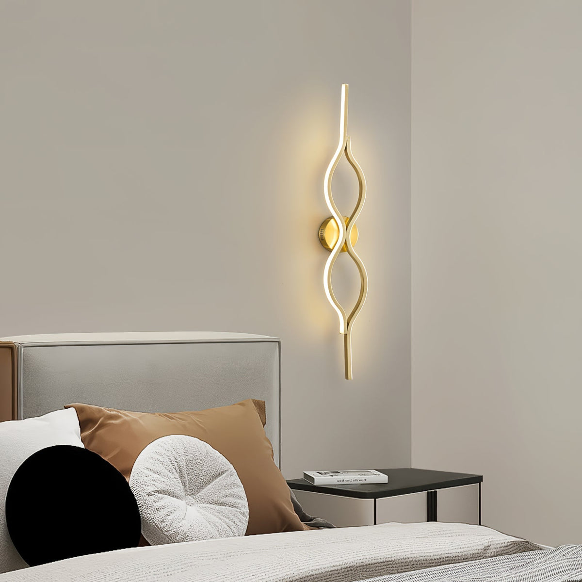Myvenen aplique de pared de estilo clásico Twist en latón