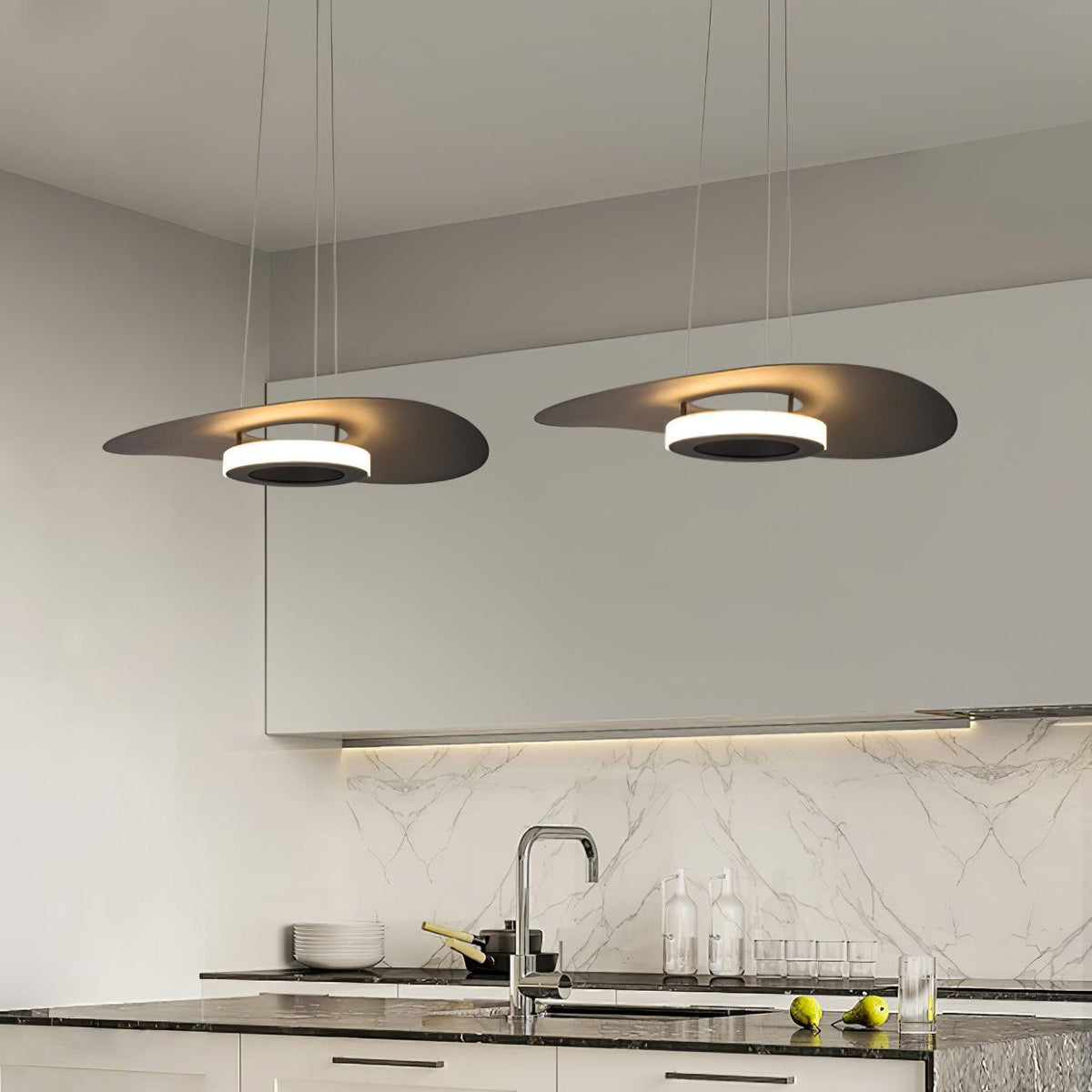 Woka lámpara colgante en aluminio minimalista con anillo UFO