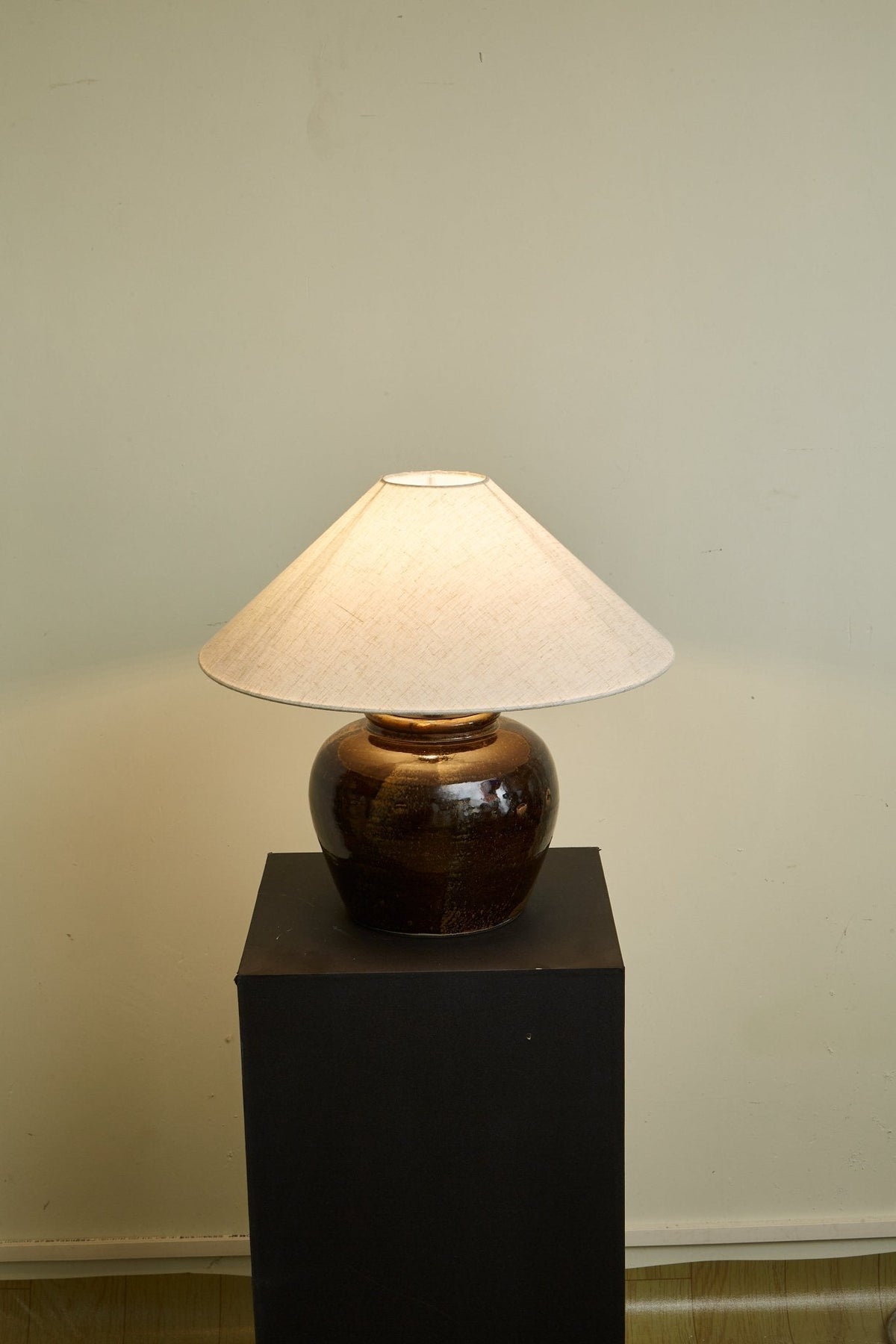 Ravien lámpara de mesa Umber Jar