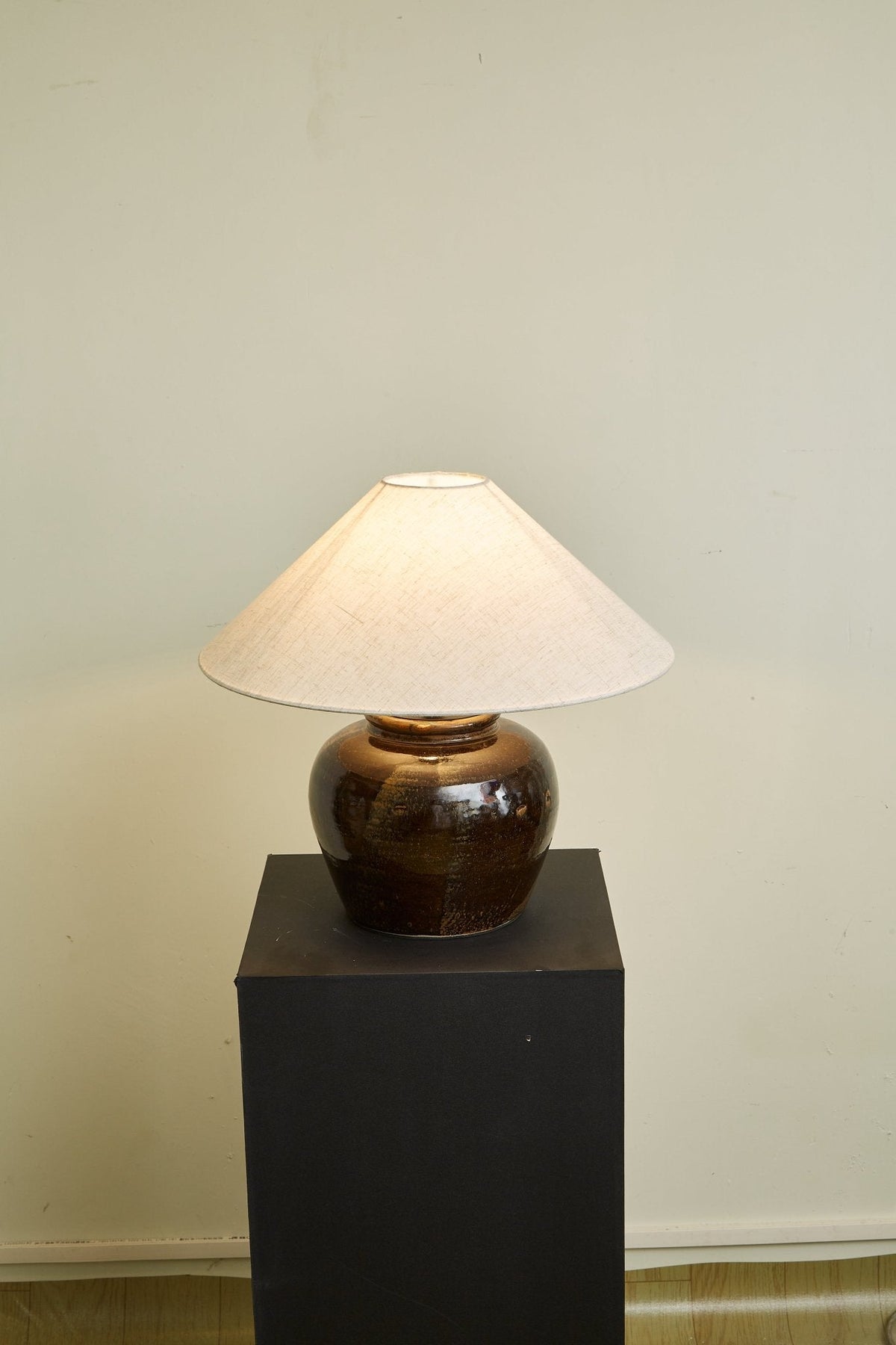 Ravien lámpara de mesa Umber Jar
