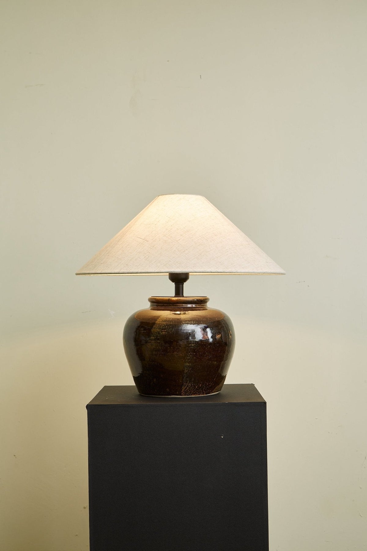 Ravien lámpara de mesa Umber Jar