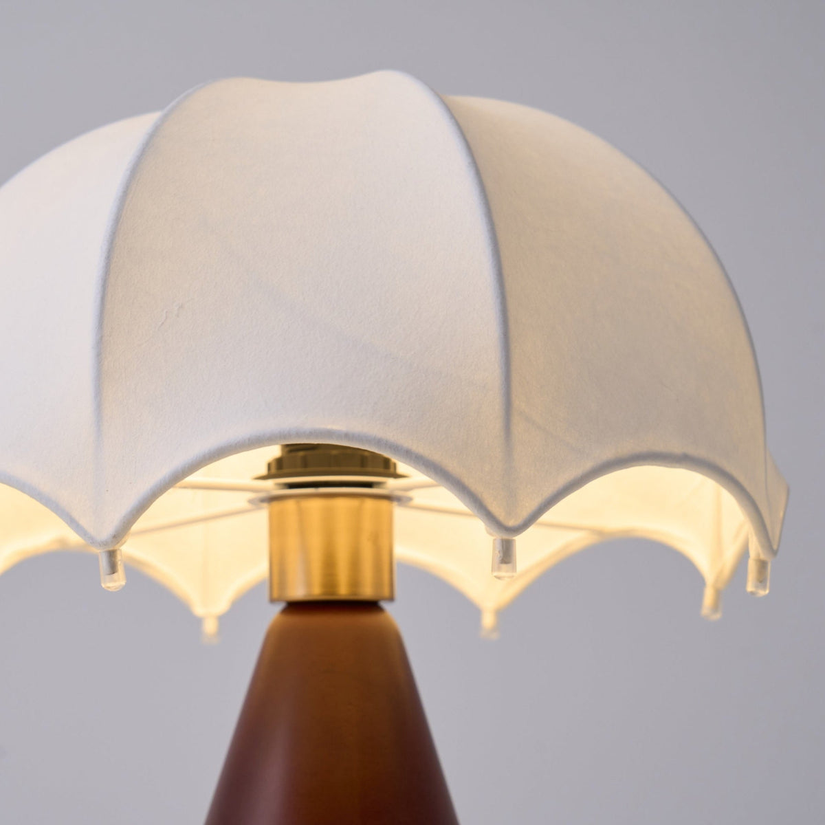 Parasol lámpara de mesa de madera de nogal