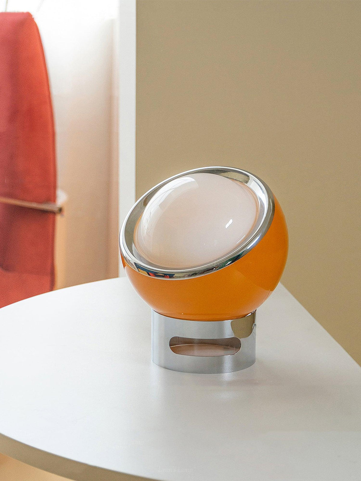 Halonce lámpara de mesa futurista de acero