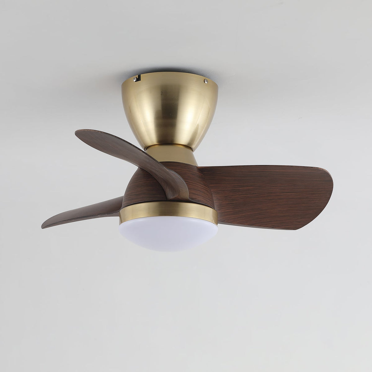 Aldiian ventilador de techo con luz minimalista de latón y madera de nogal