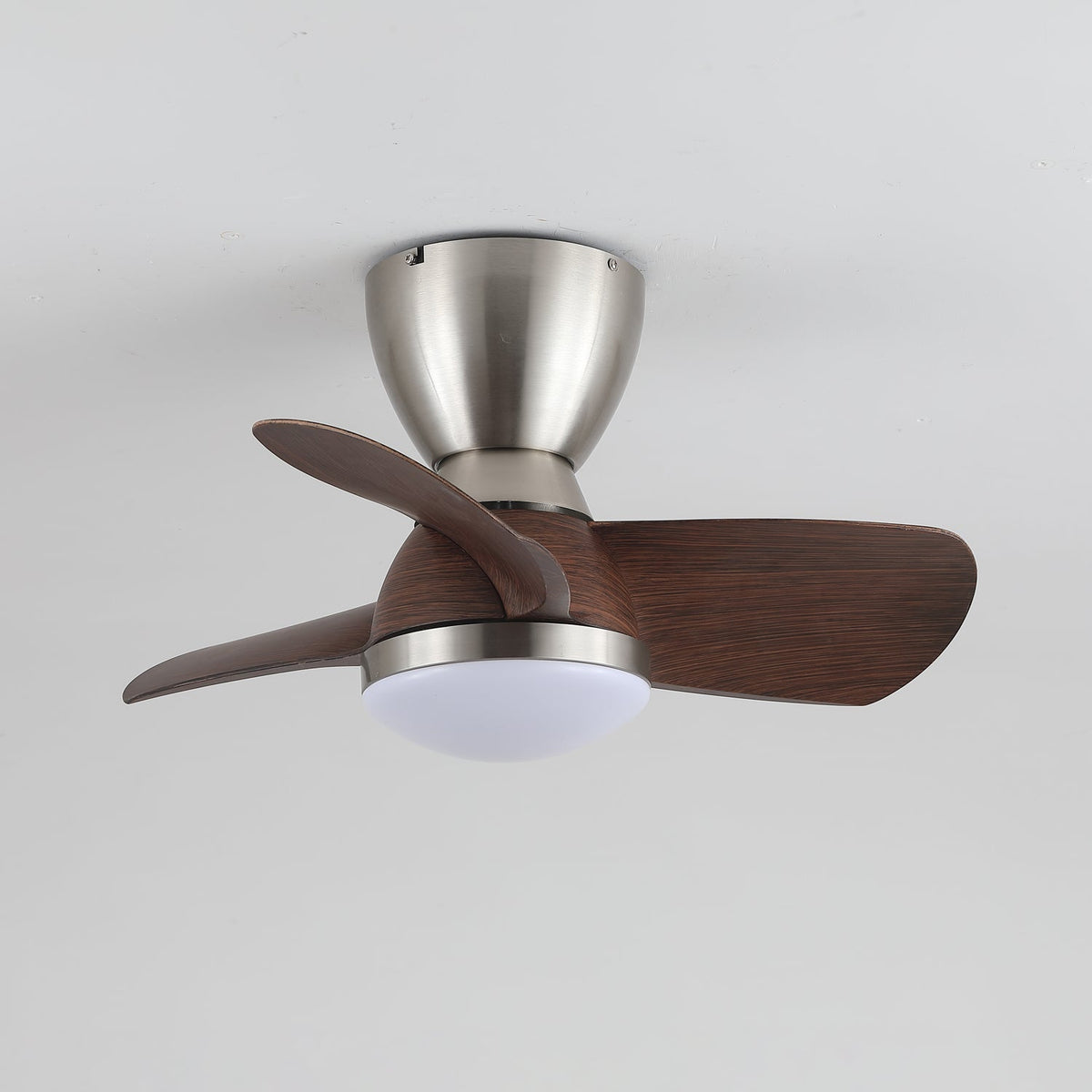 Aldiian ventilador de techo con luz minimalista de latón y madera de nogal