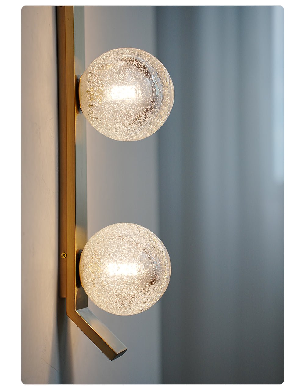 Teriivelle aplique de pared vertical con tres globos texturizado