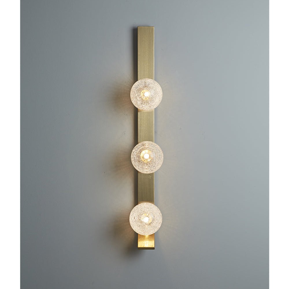 Teriivelle aplique de pared vertical con tres globos texturizado