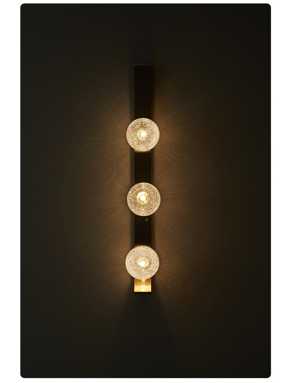 Teriivelle aplique de pared vertical con tres globos texturizado