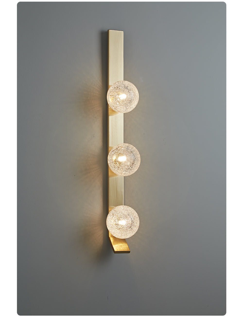 Teriivelle aplique de pared vertical con tres globos texturizado