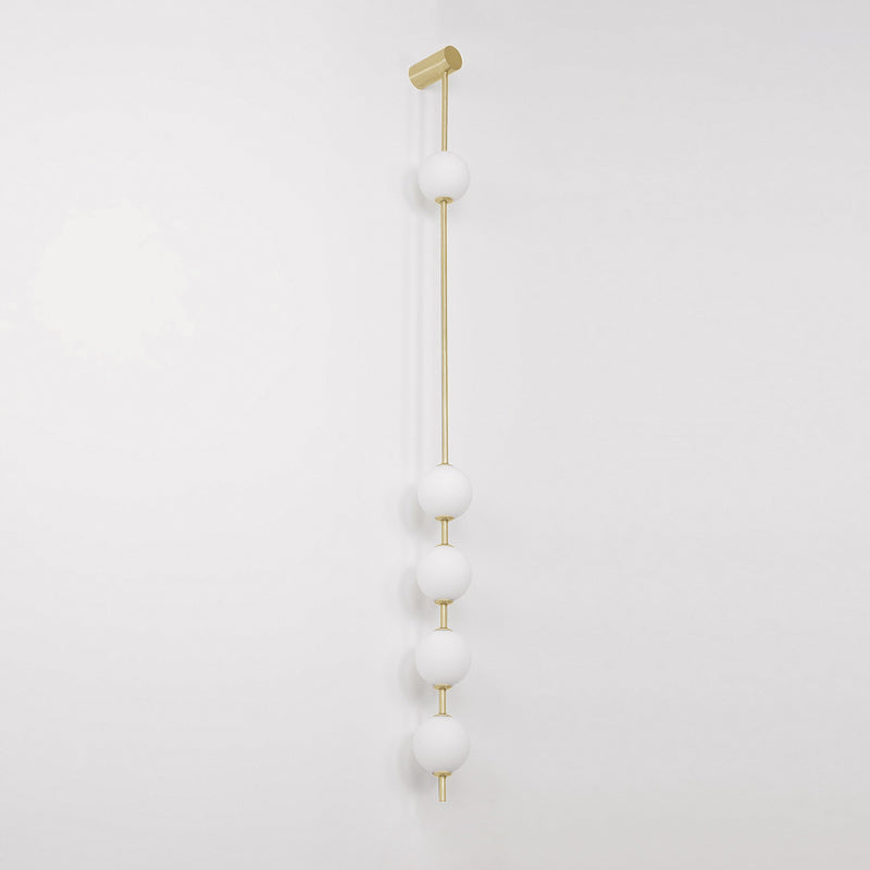 Soloiella aplique de pared Vertical Balls latón
