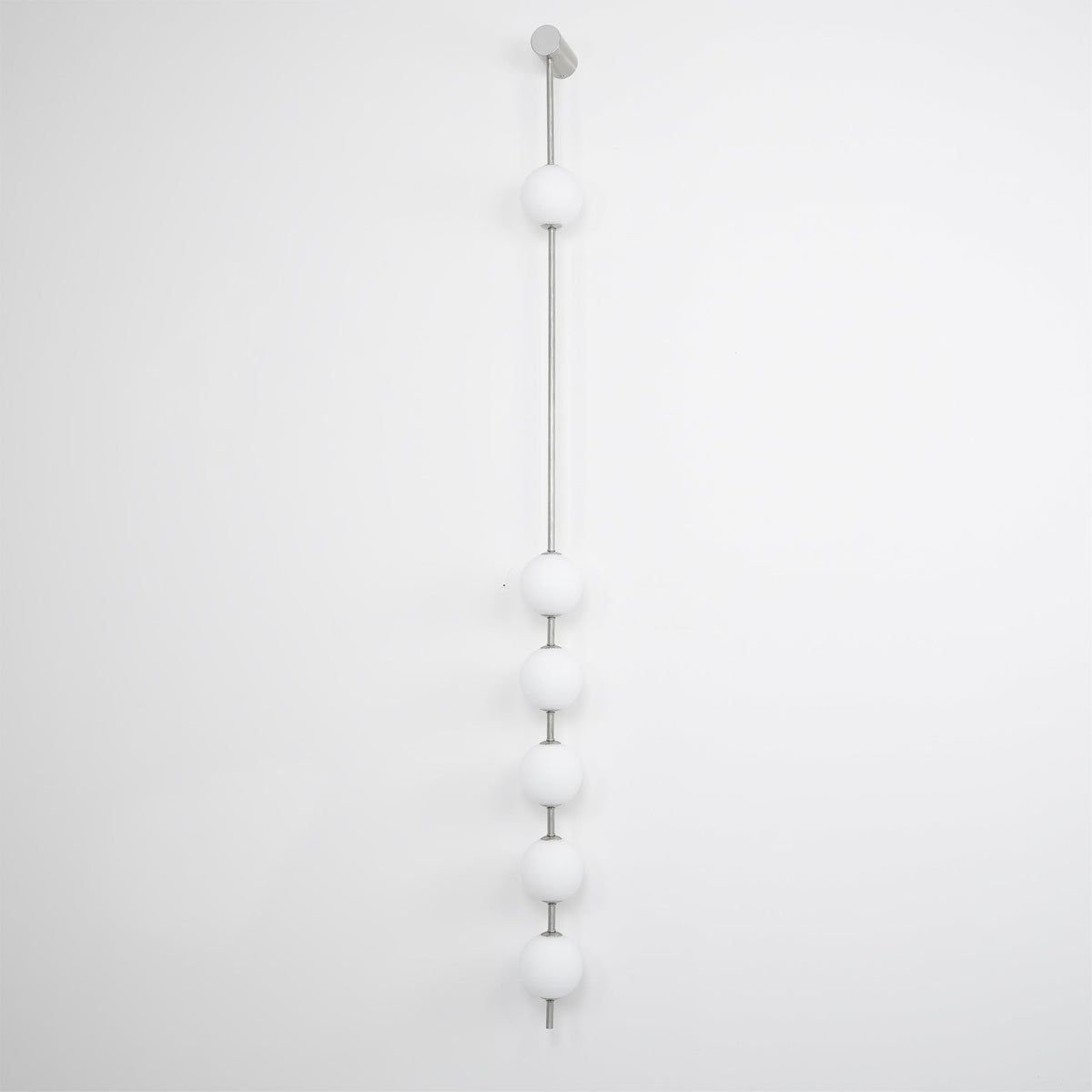 Soloiella aplique de pared Vertical Balls latón