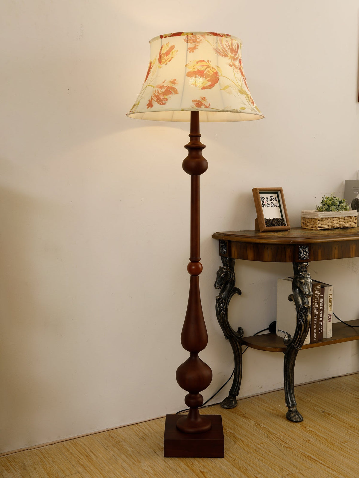 Floren lámpara de pie en madera y tejido clásico