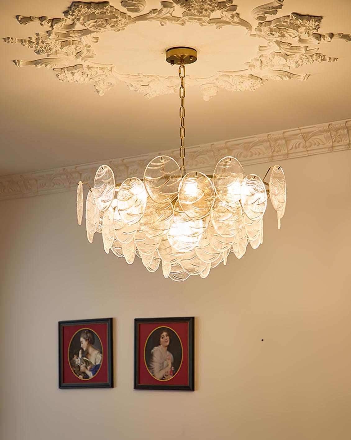 Lámpara de araña de vidrio y metal con acabado dorado estilo victoriano