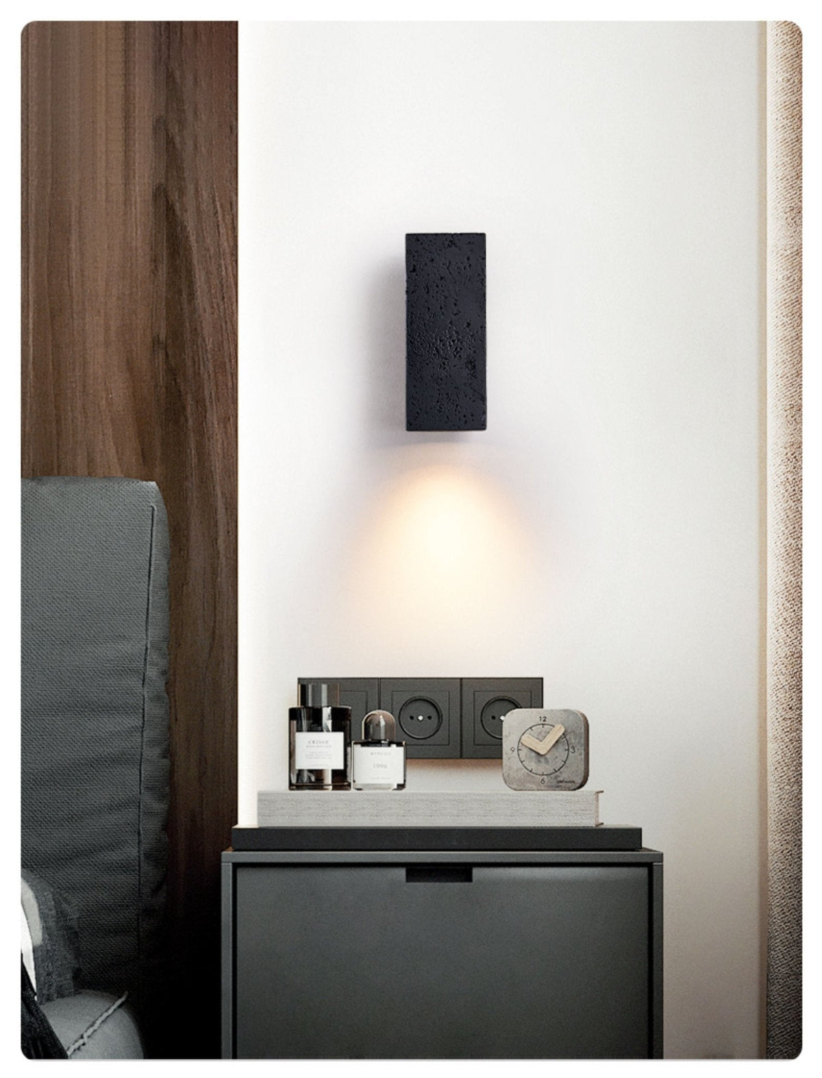 Ewan aplique de pared cuboide negro travertino