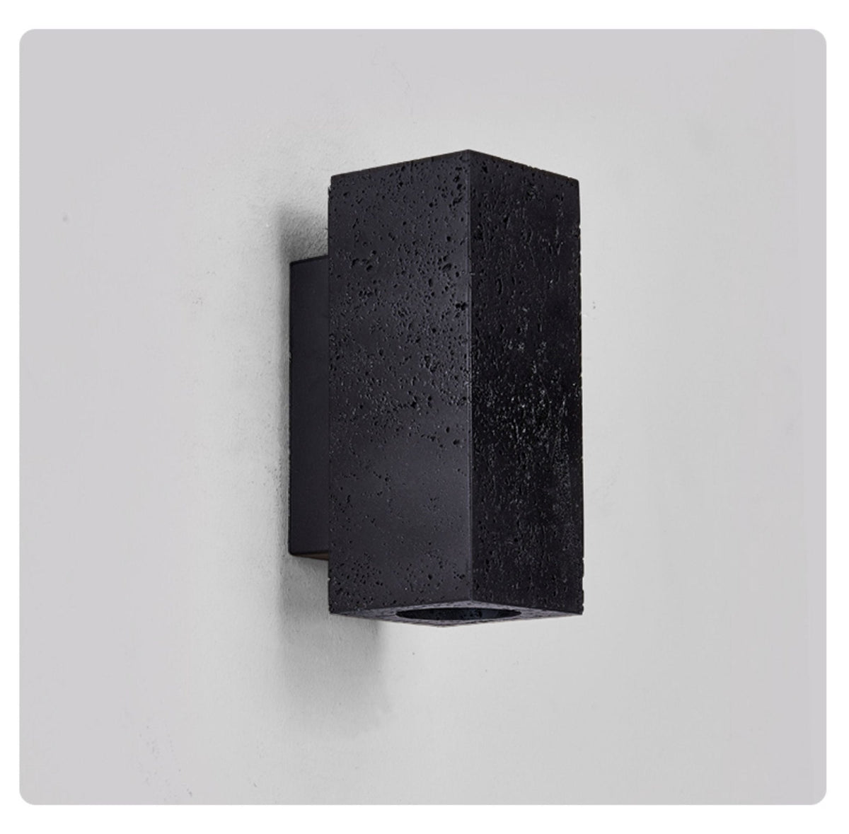 Ewan aplique de pared cuboide negro travertino