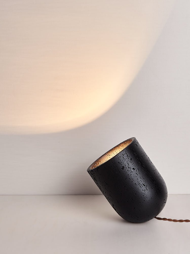Lumi lámpara de mesa minimalista negra de travertino