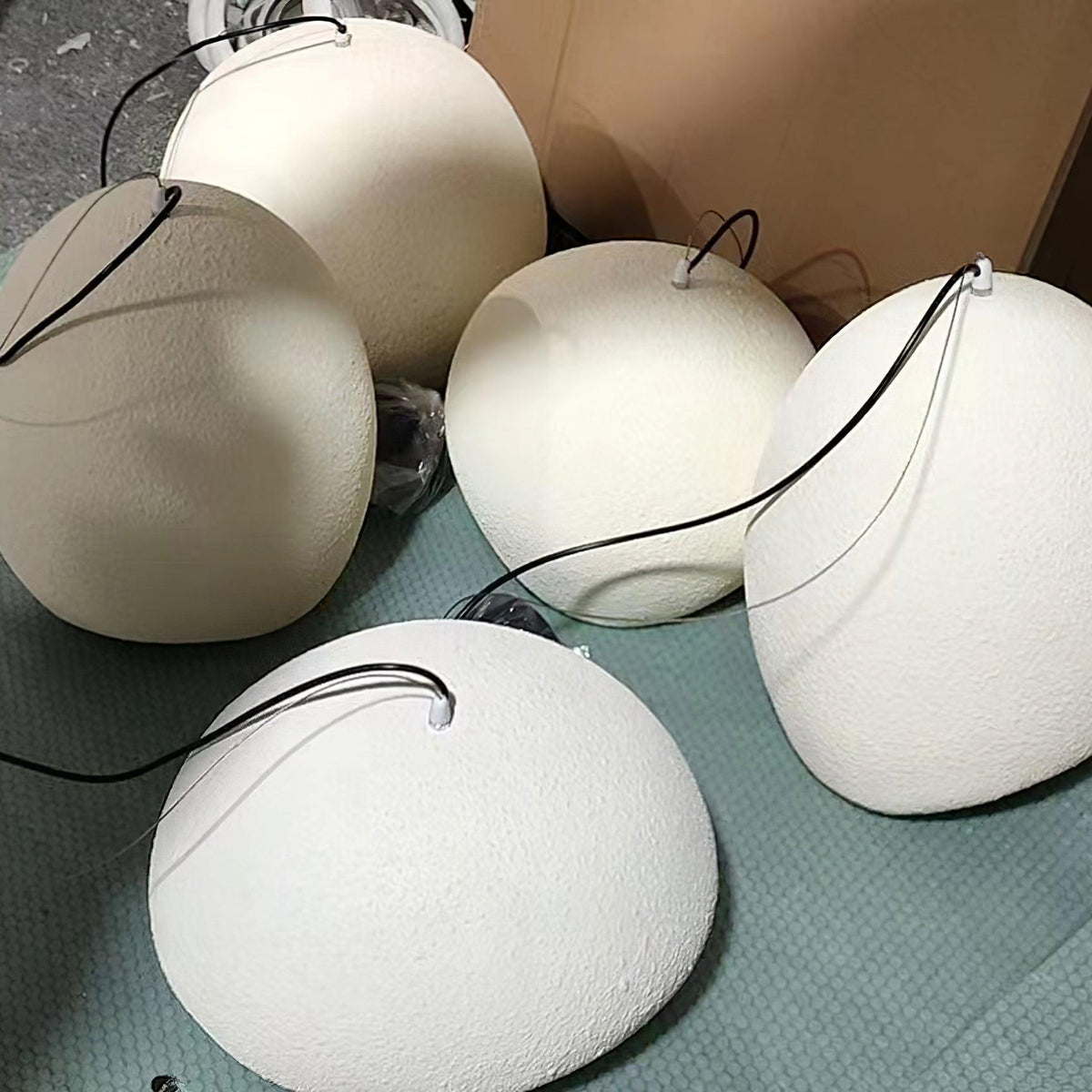Lámpara de araña Wabi-Sabi Pebble Cluster Forma orgánica minimalista artística
