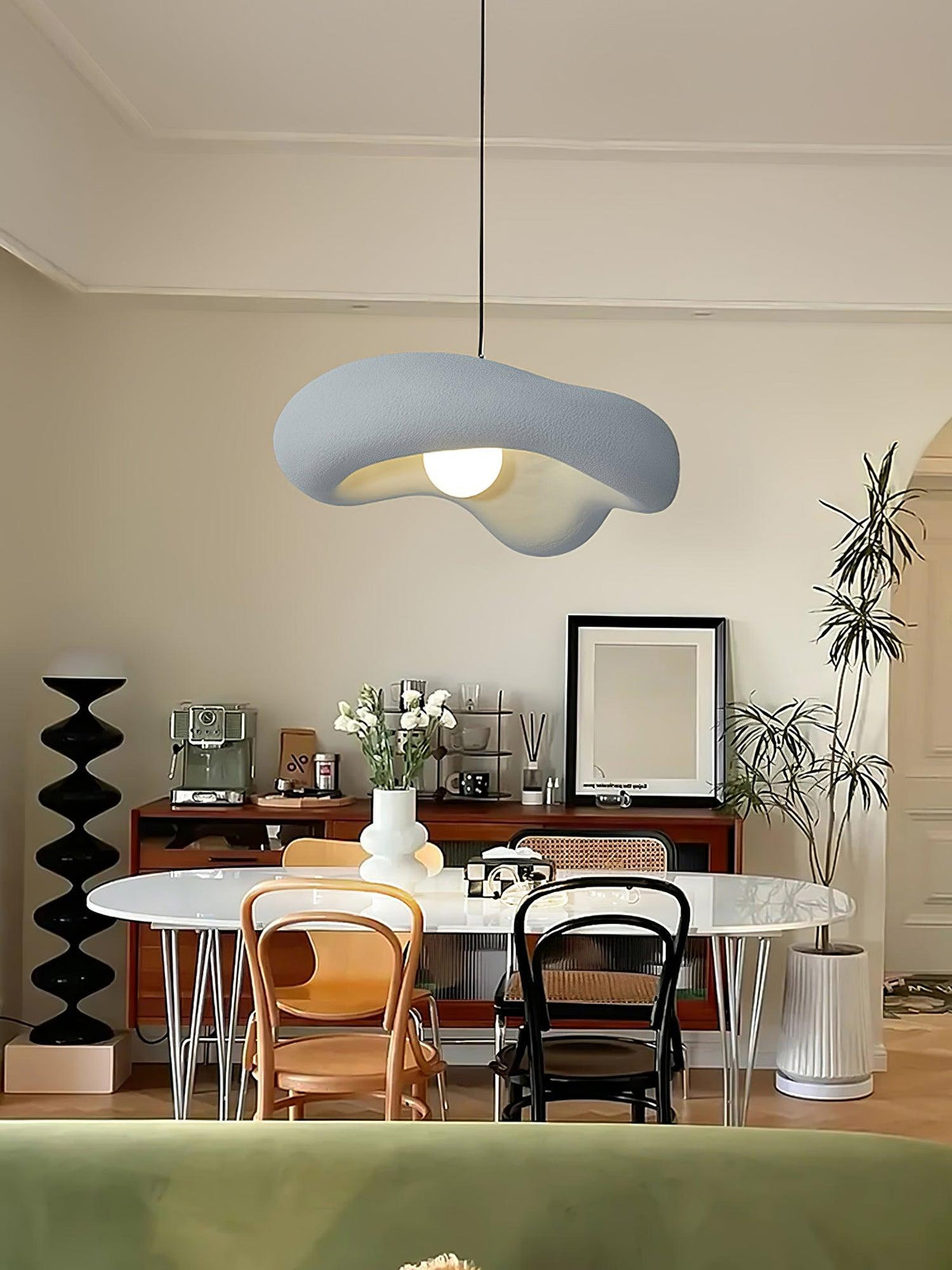 Lámpara colgante de resina en forma orgánica para interiores modernos natural