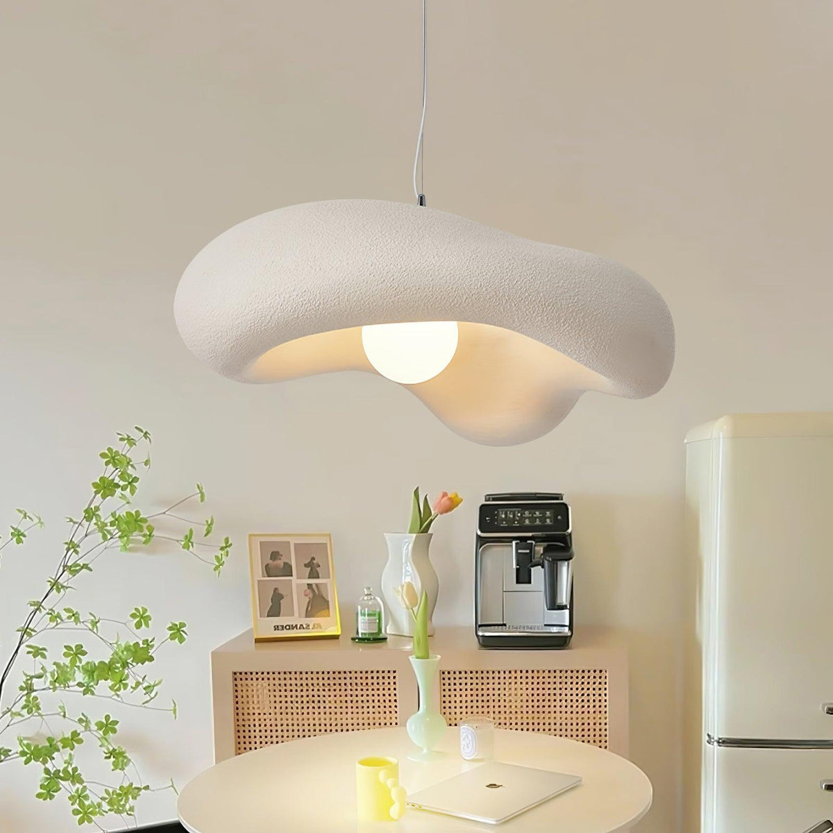 Lámpara colgante de resina en forma orgánica para interiores modernos natural
