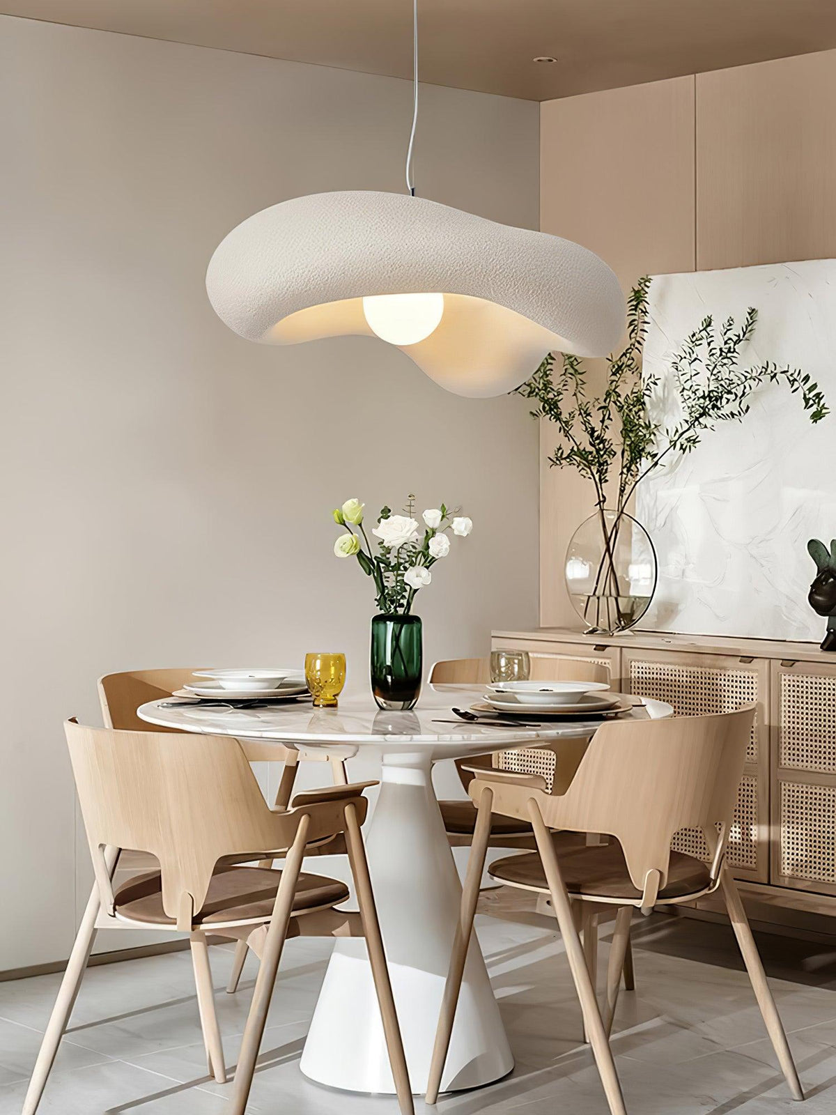 Lámpara colgante de resina en forma orgánica para interiores modernos natural