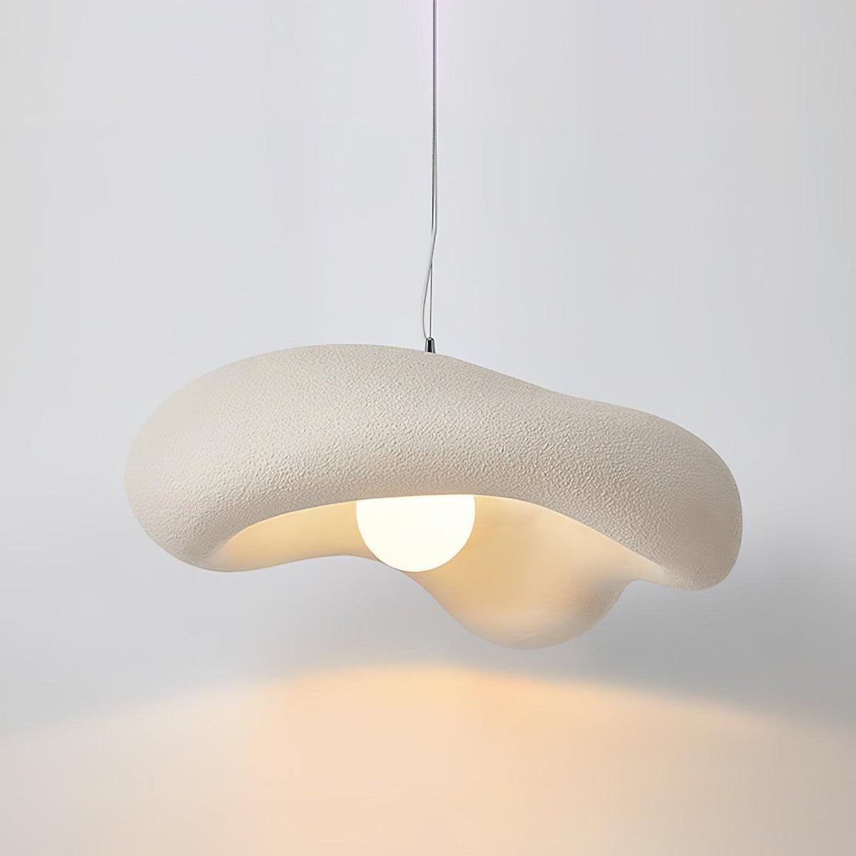 Lámpara colgante de resina en forma orgánica para interiores modernos natural