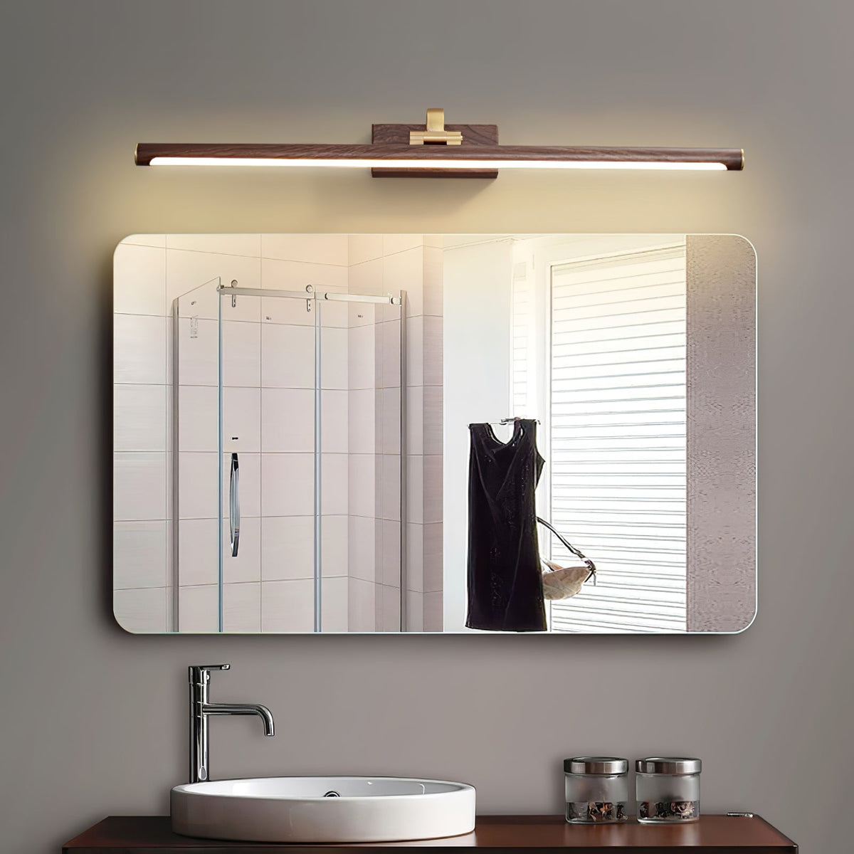 Tevelo aplique de pared minimalista de latón