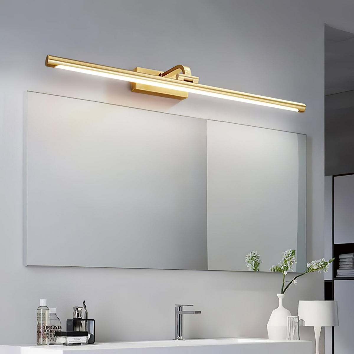 Tevelo aplique de pared minimalista de latón