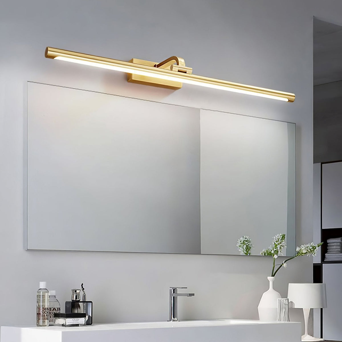 Tevelo aplique de pared minimalista de latón