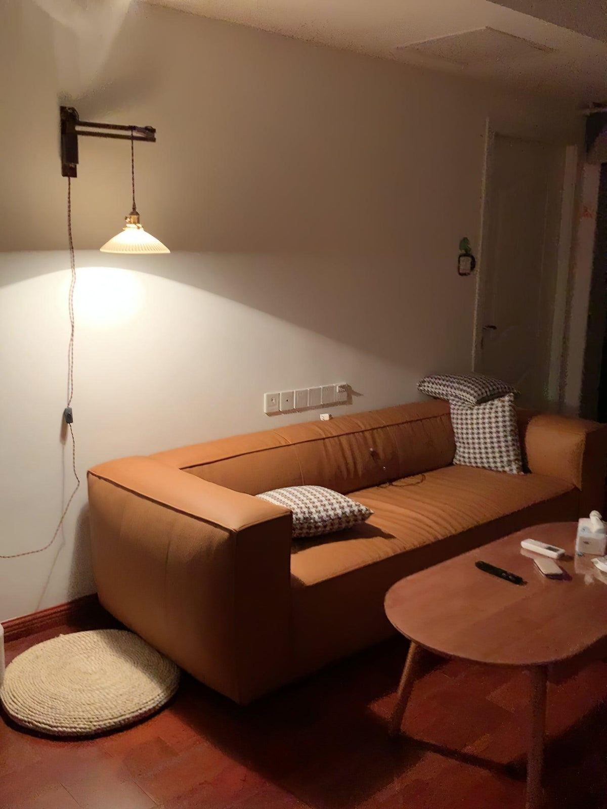 Sathen aplique de pared nórdico telescópico de nogal y cerámica