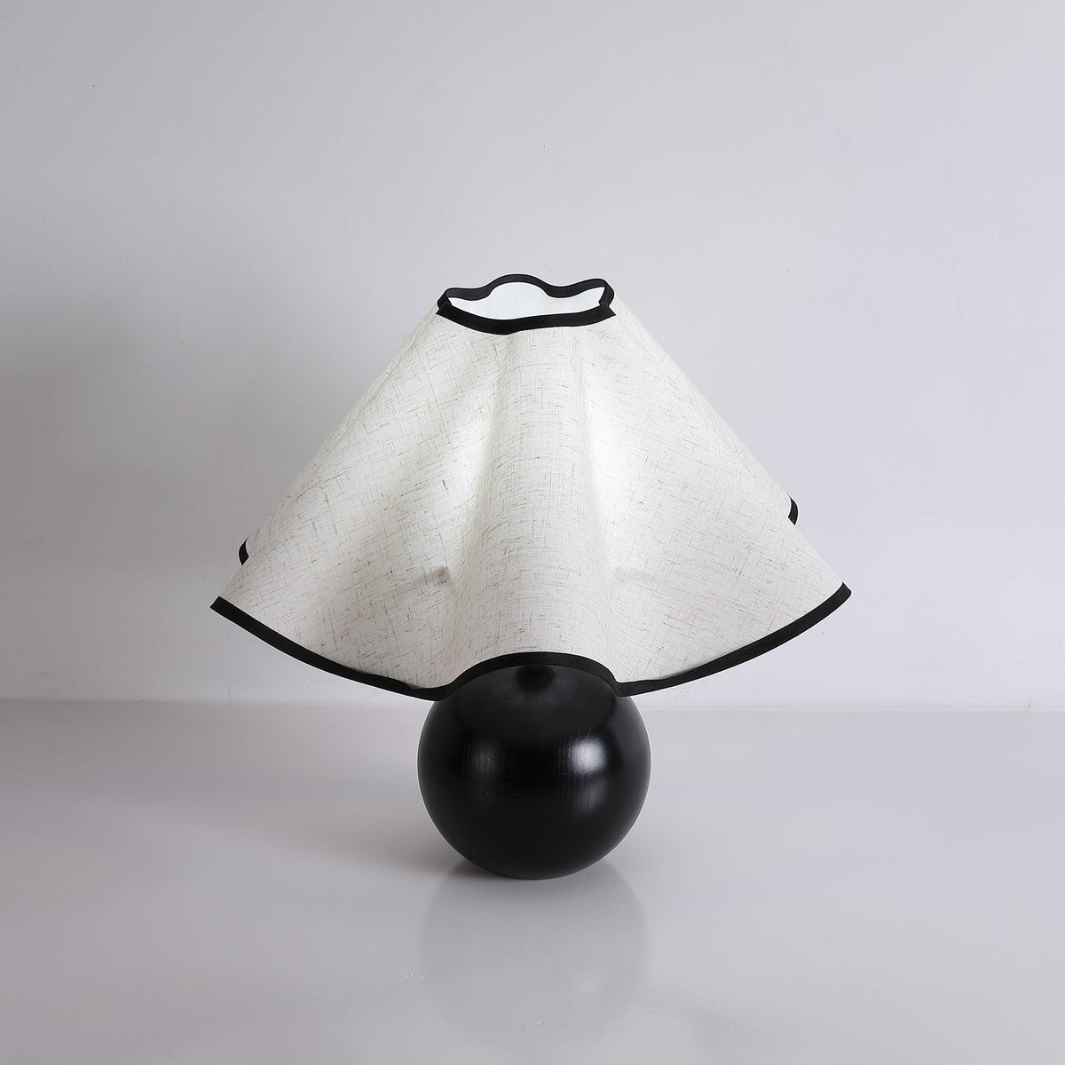 Kalion lámpara de mesa de madera y tejido