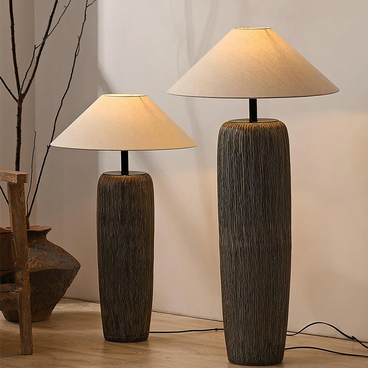 Hael lámpara de pie con grano de madera envejecida