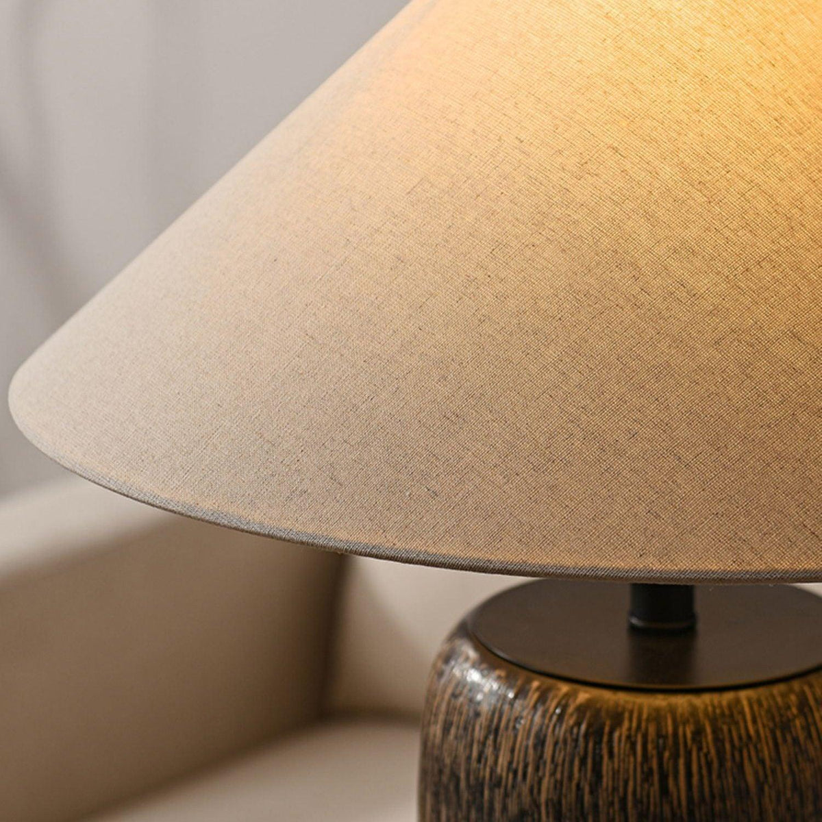 Hael lámpara de pie con grano de madera envejecida