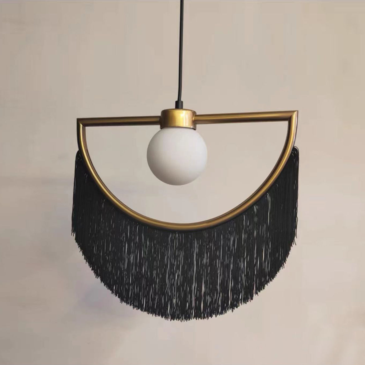 Sirove lámpara colgante de tela con flecos, esfera bohemio