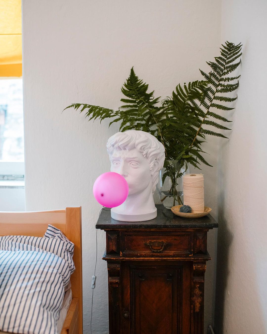 Vona lámpara de mesa contemporánea de vidrio