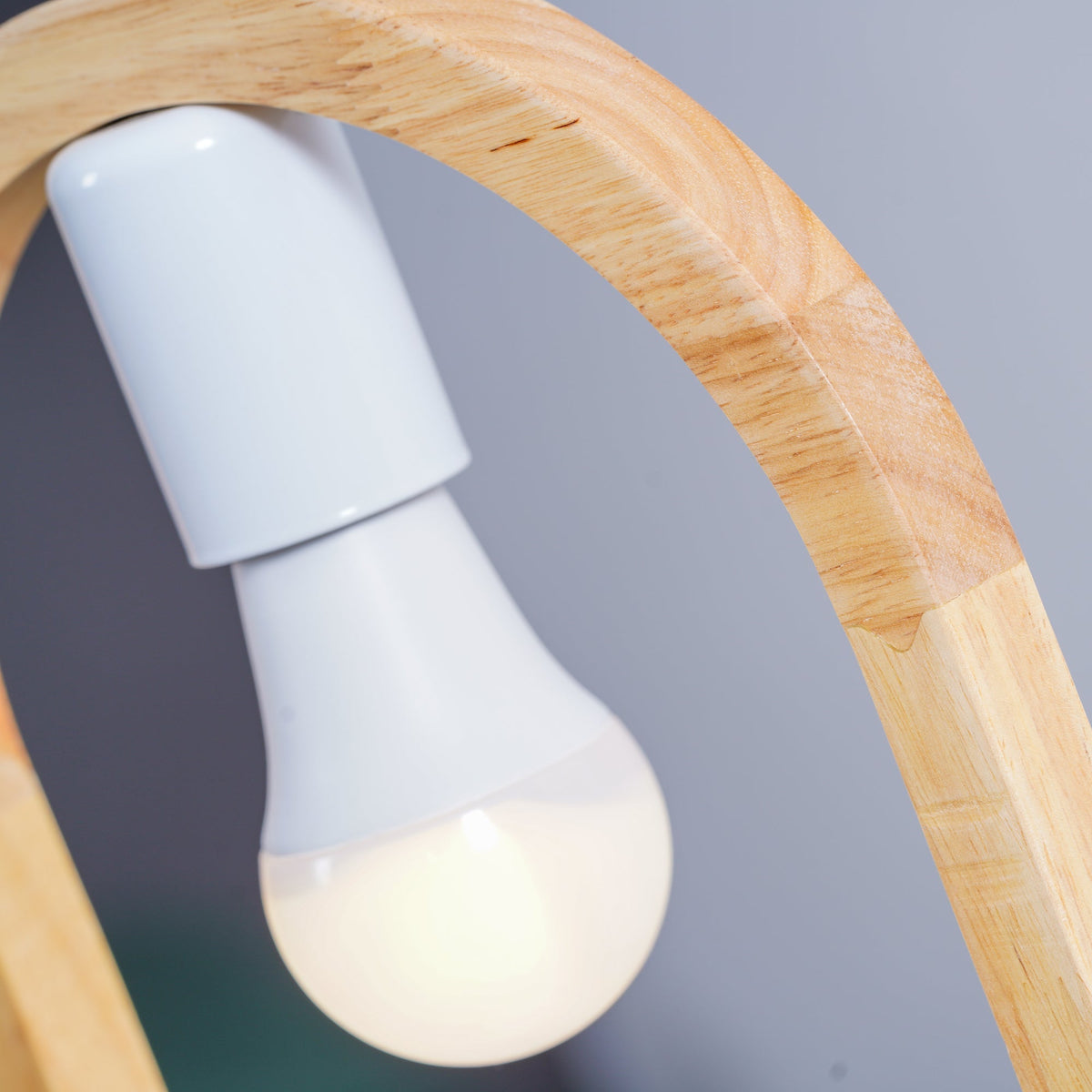 Ceda lámpara colgante de madera y resina