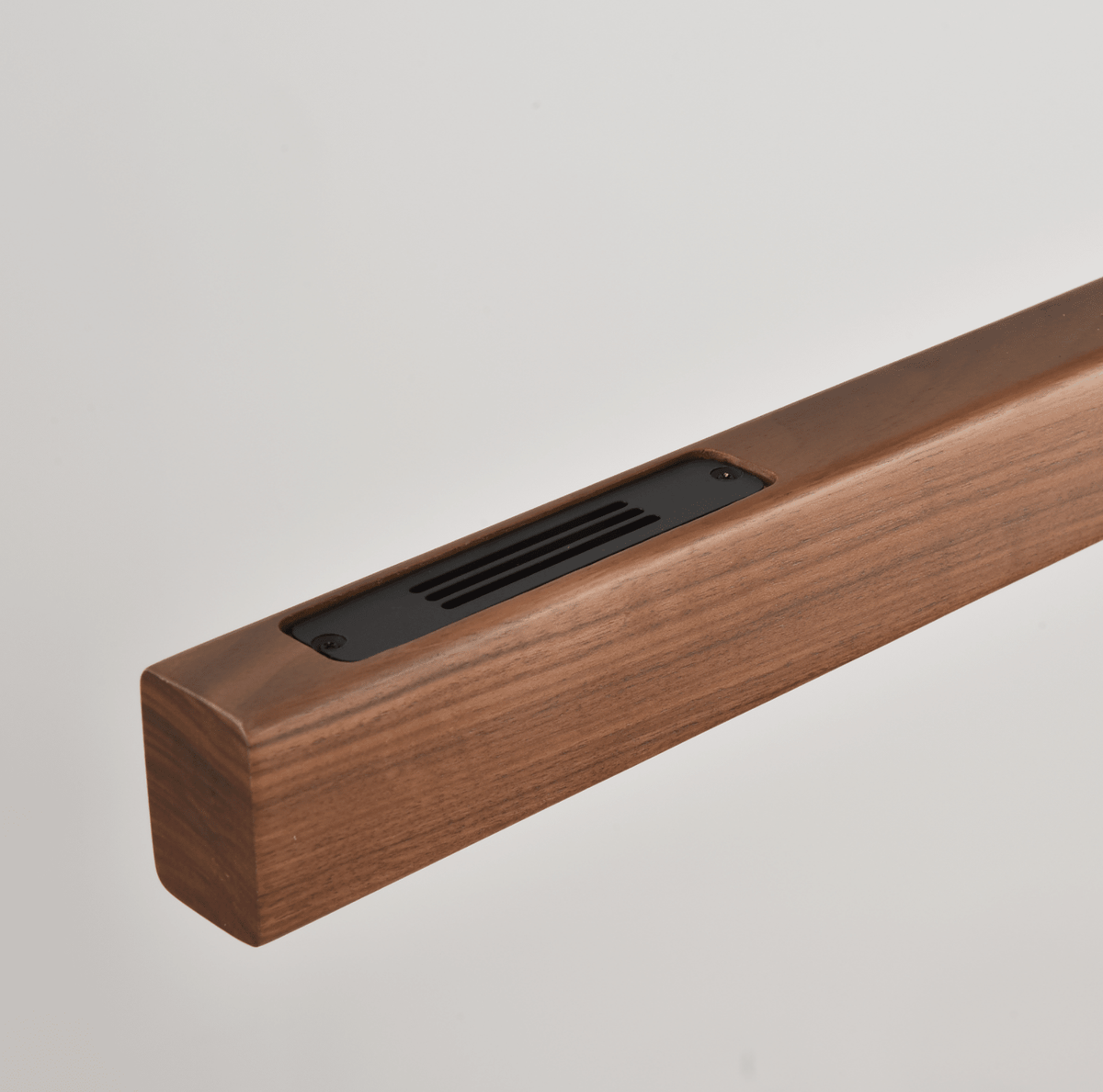 Lámpara colgante lineal de madera