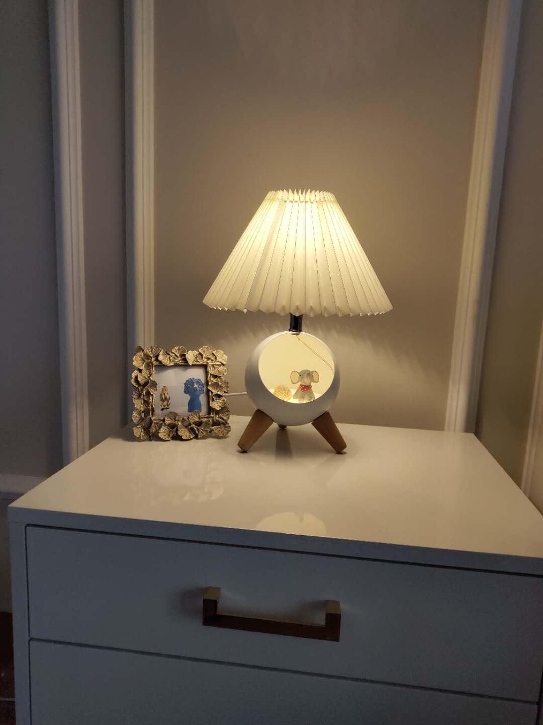 Hazelle lámpara de mesa moderna de tejido