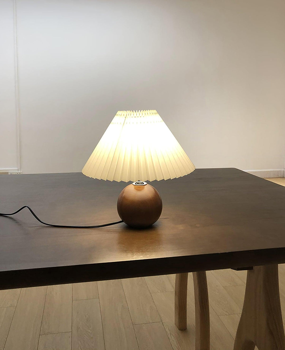 Zesilon lámpara de mesa de bola de madera