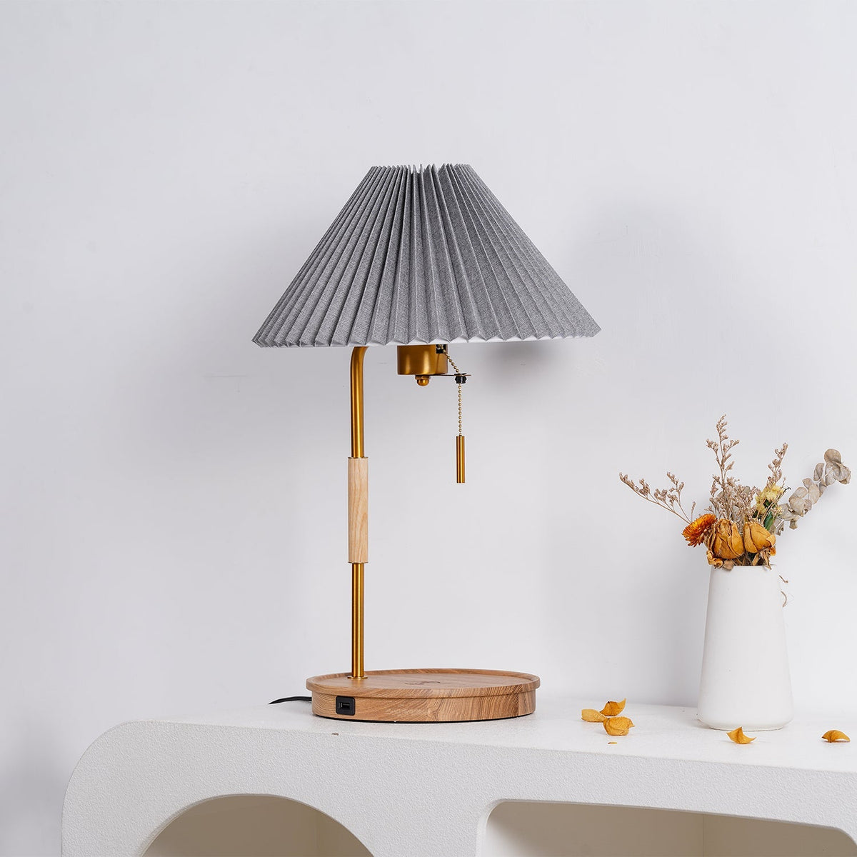 Sylivette Brim lámpara de mesa de madera con pliegues