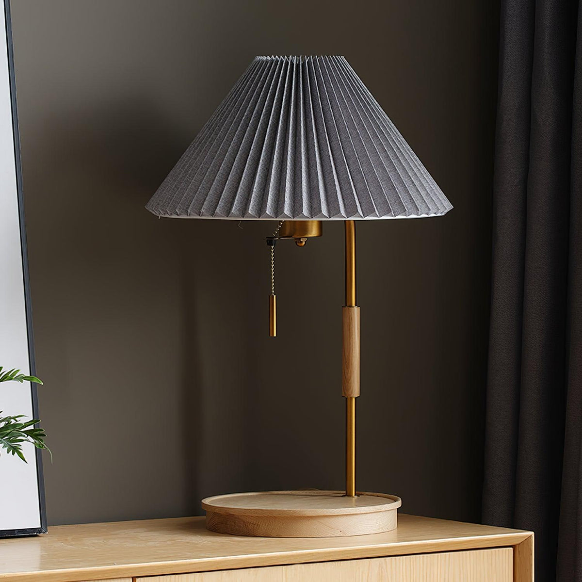 Sylivette Brim lámpara de mesa de madera con pliegues