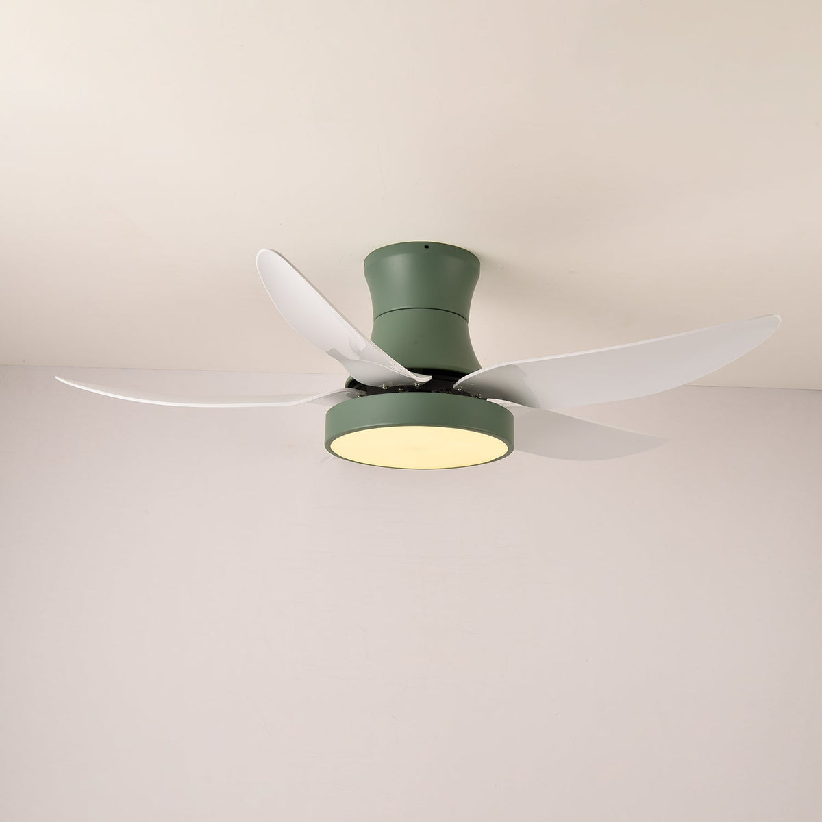 Jada ventilador de techo con luz moderno negro