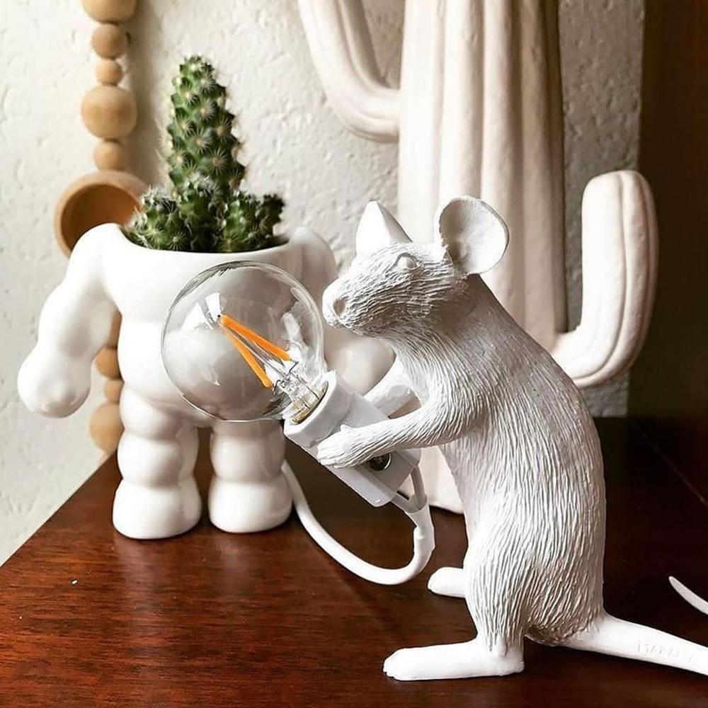 Kalinix lámpara de mesa de resina con diseño caprichoso