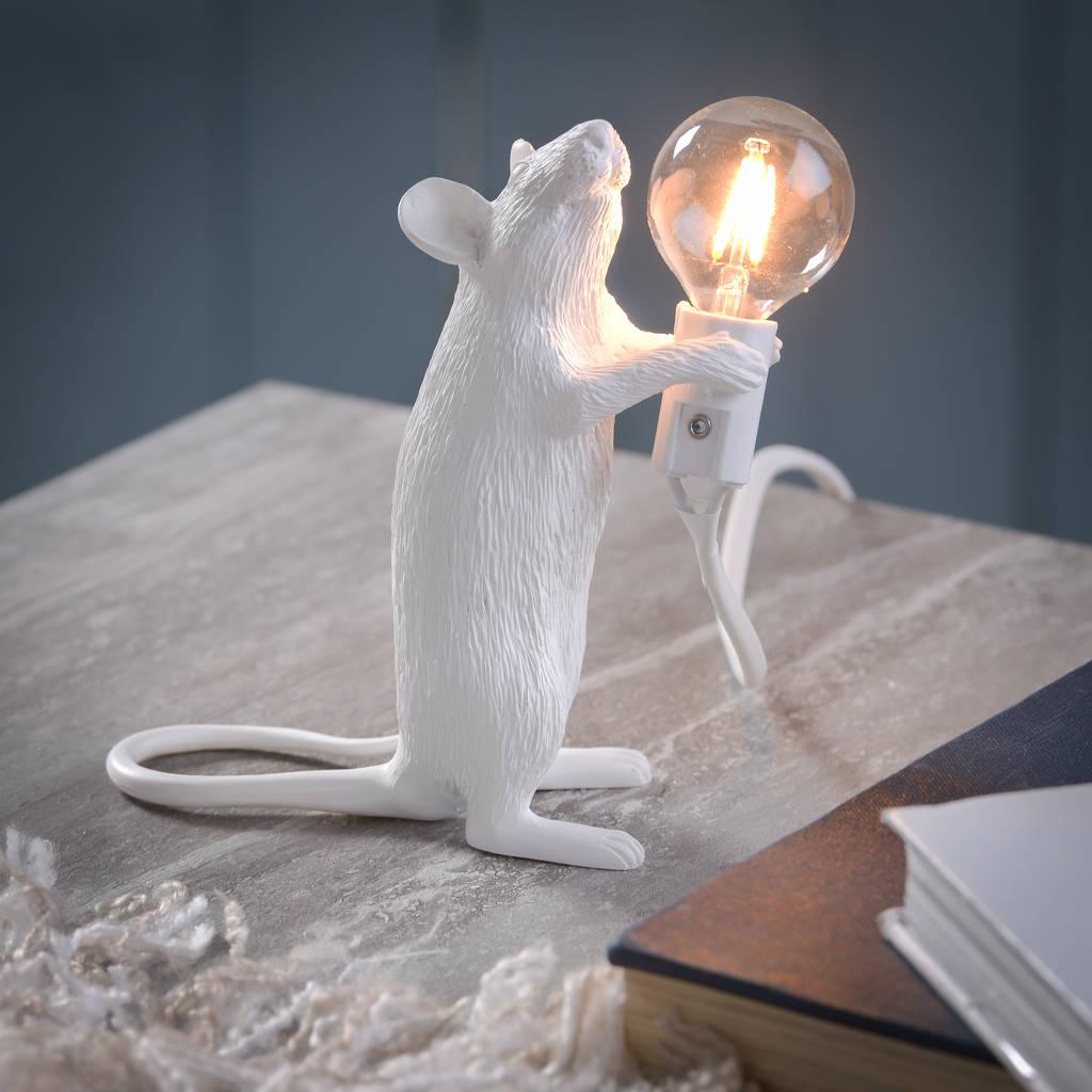 Kalinix lámpara de mesa de resina con diseño caprichoso
