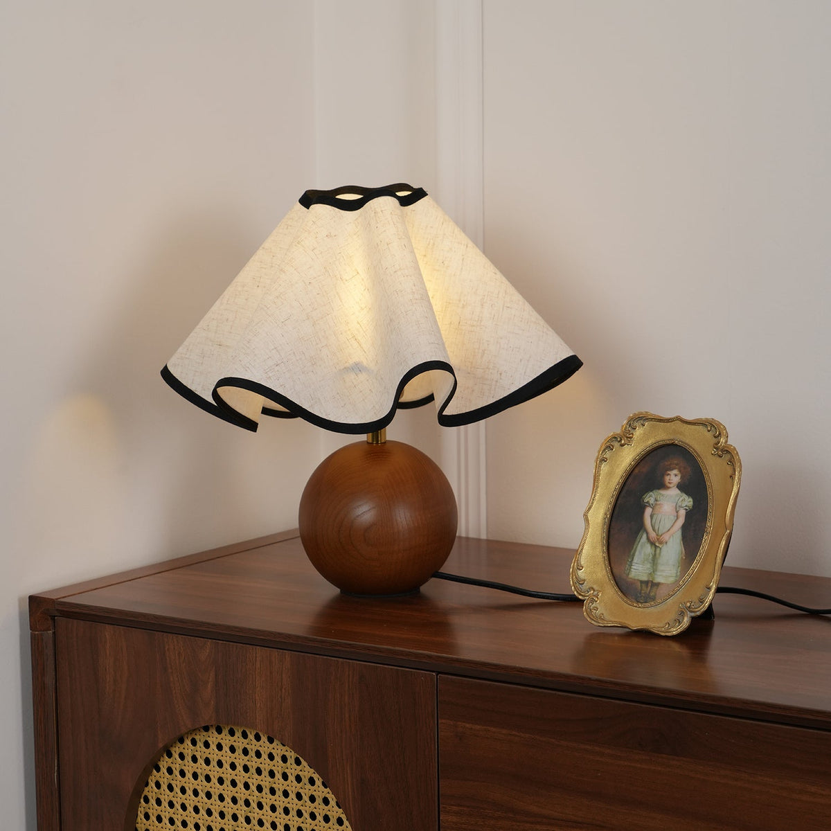 Kalion lámpara de mesa de madera y tejido