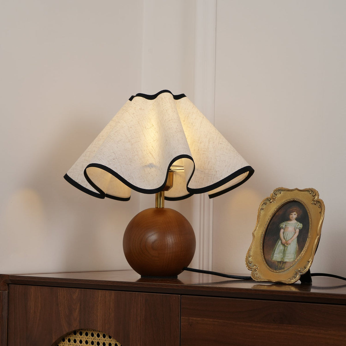 Kalion lámpara de mesa de madera y tejido